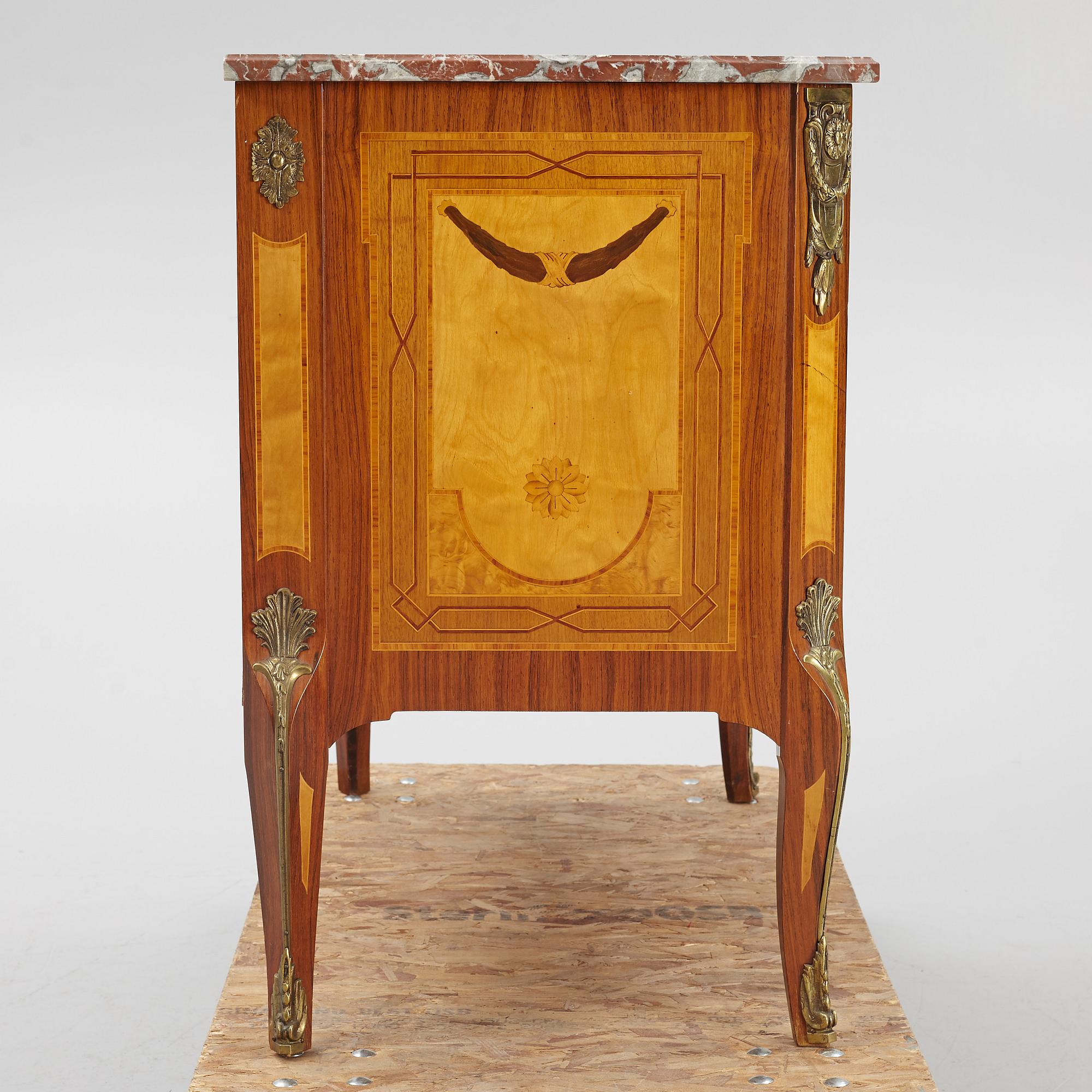 Chest of drawers, Gustavian style, mid-20th century.