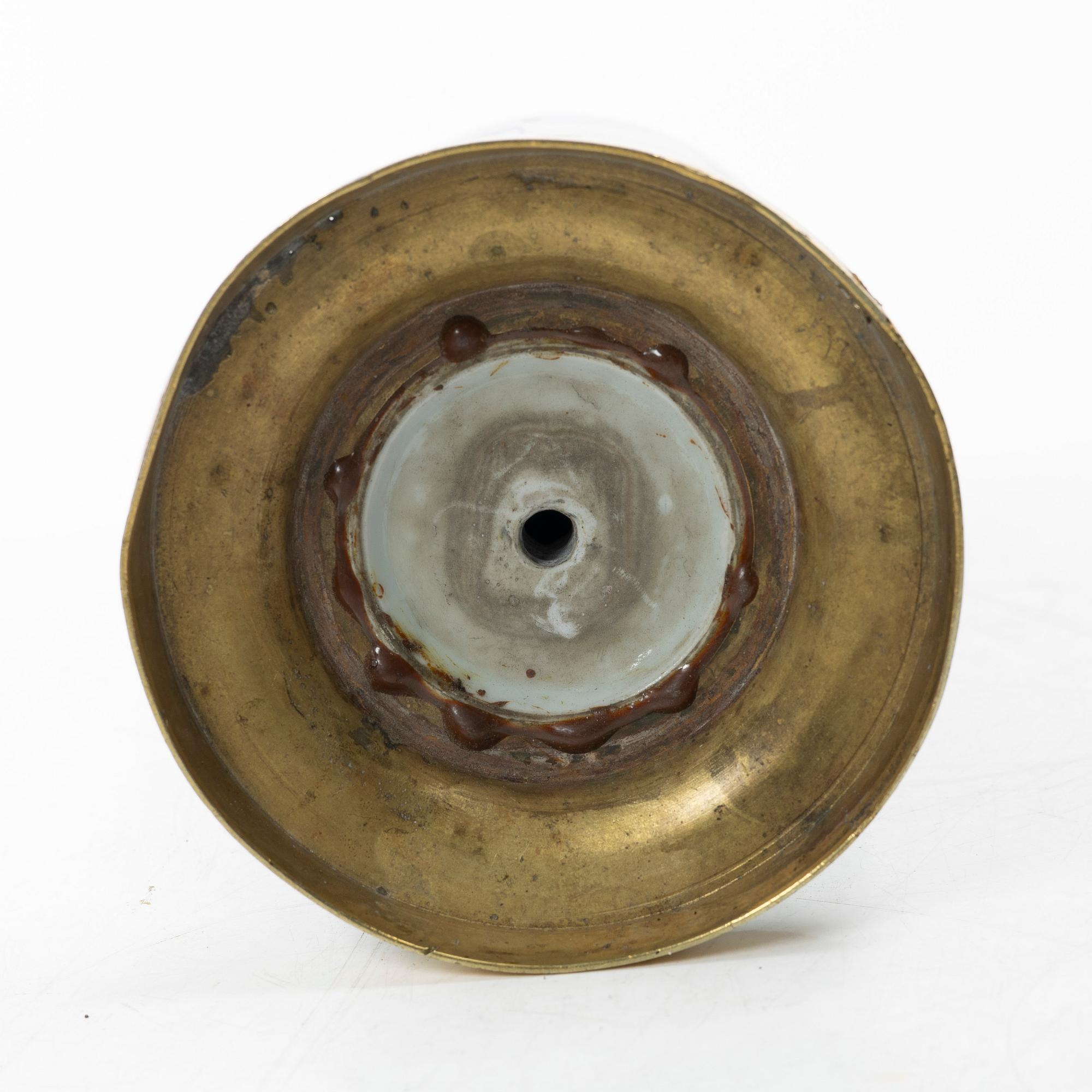 A Chinese blue and white porcelain 'dragon' vase, Qing dynasty.