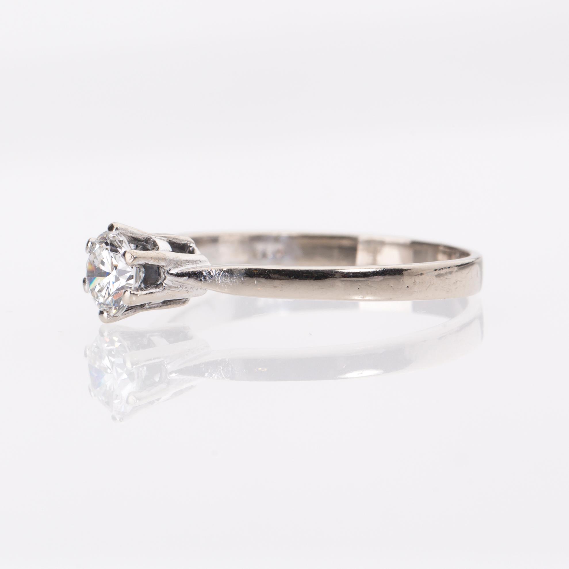 RING, 18K vitguld med briljantslipad diamant, ca 0.47 ct.