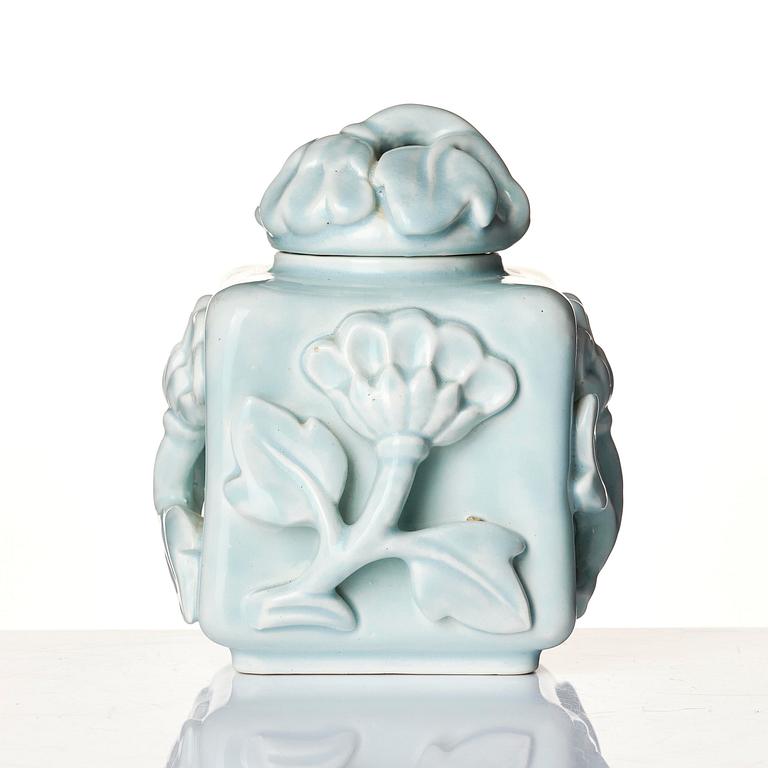 Wilhelm Kåge, a glazed ceramic tea caddy with cover, Gustavsberg, 1925.