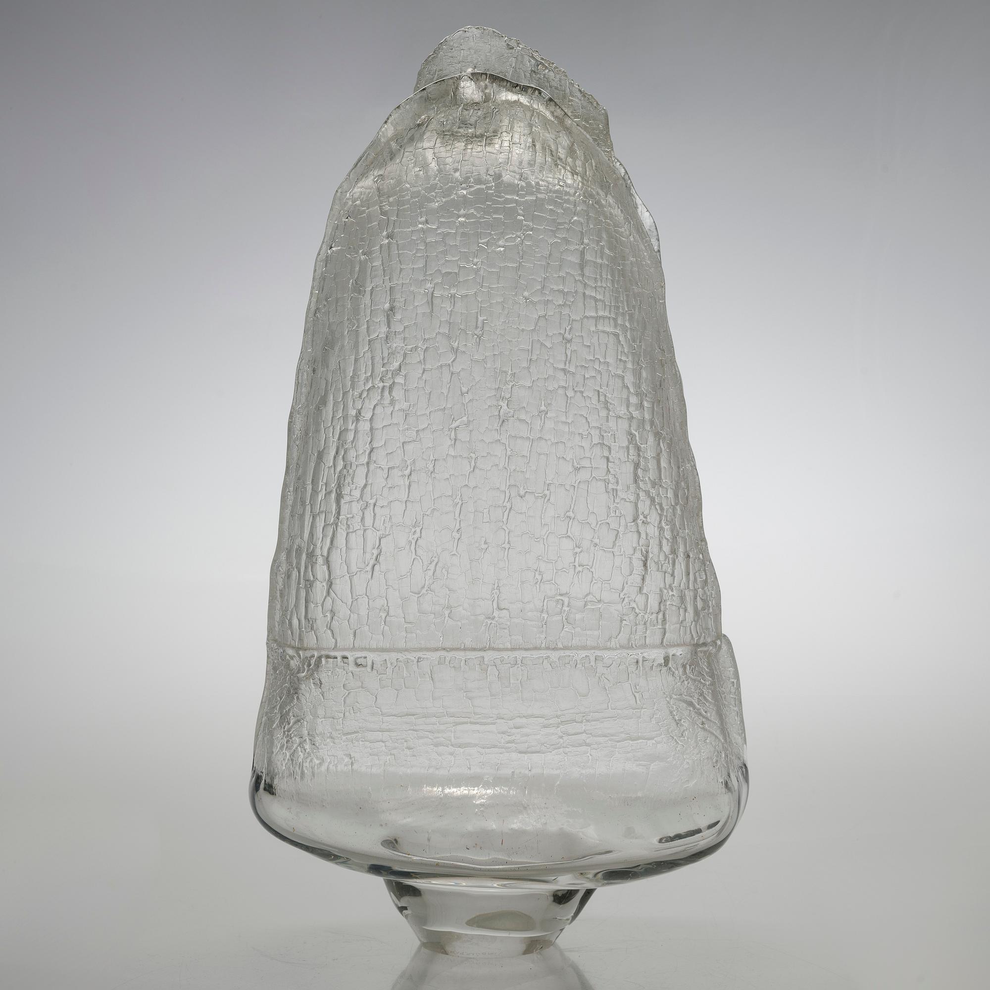 Timo Sarpaneva, a 'Shadows' sculpture from Finlandia series, signed Timo Sarpaneva, Iittala.
