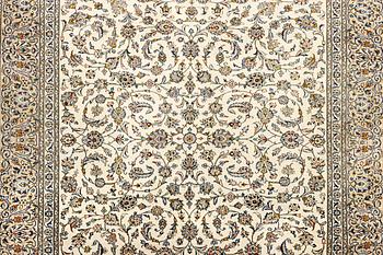 A Kashan carpet, c. 387 x 290 cm.