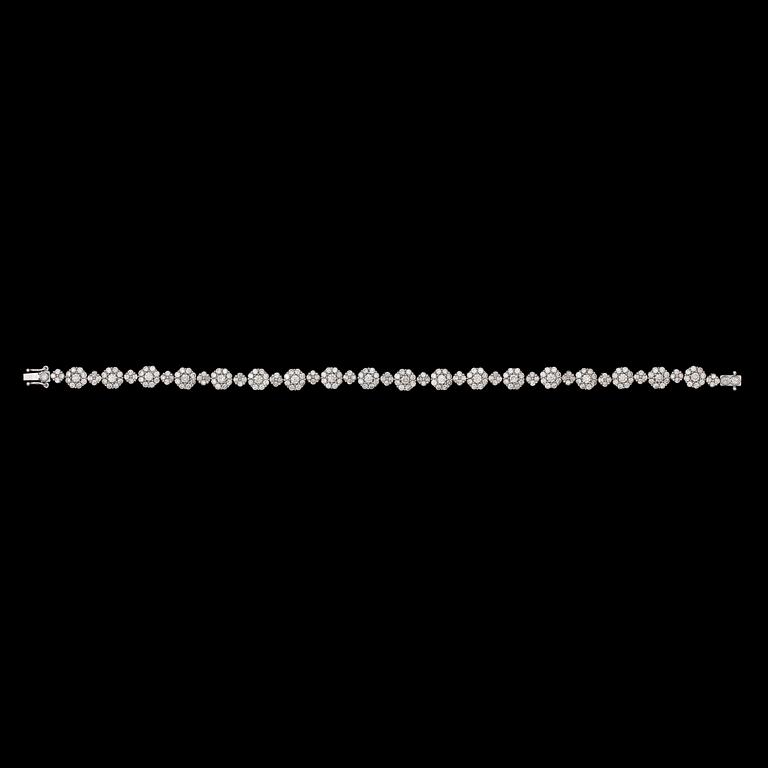 ARMBAND, 241 briljantslipade diamanter, tot. 4.73 ct.