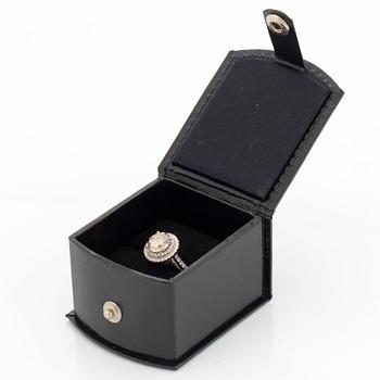 2,10 ct brilliant-cut natural fancy light-brown diamond ring, with IGI certificate.