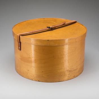 HATTASK I BJÖRK. "Grand Prix Paris 1900", Ryssland, bär datering 1900.