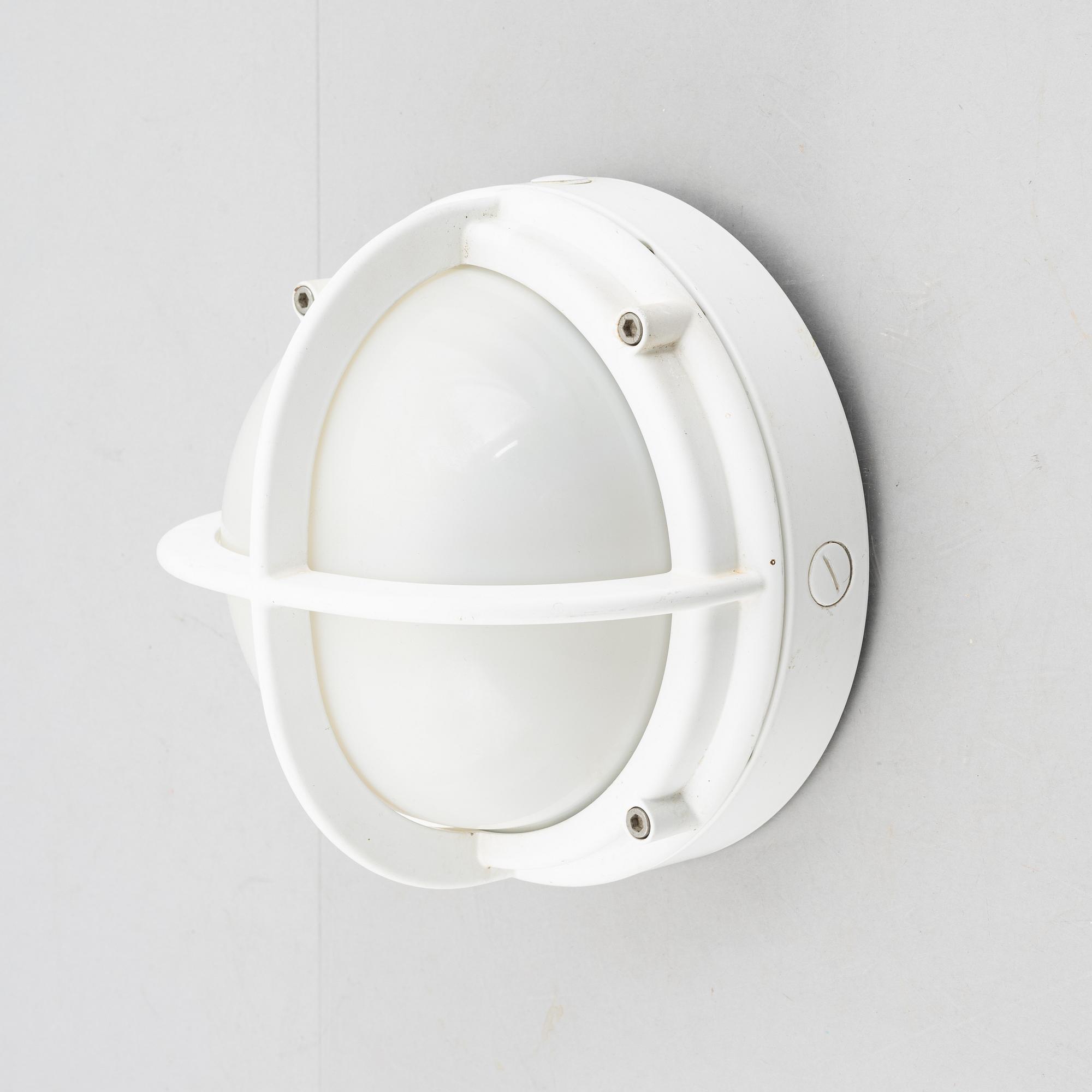 Lauritz Knudsen, vägglampa för utomhusbruk, "Skot", Louis Poulsen, Danmark.