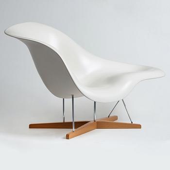 Charles & Ray Eames, "La Chaise",  Vitra 2012.