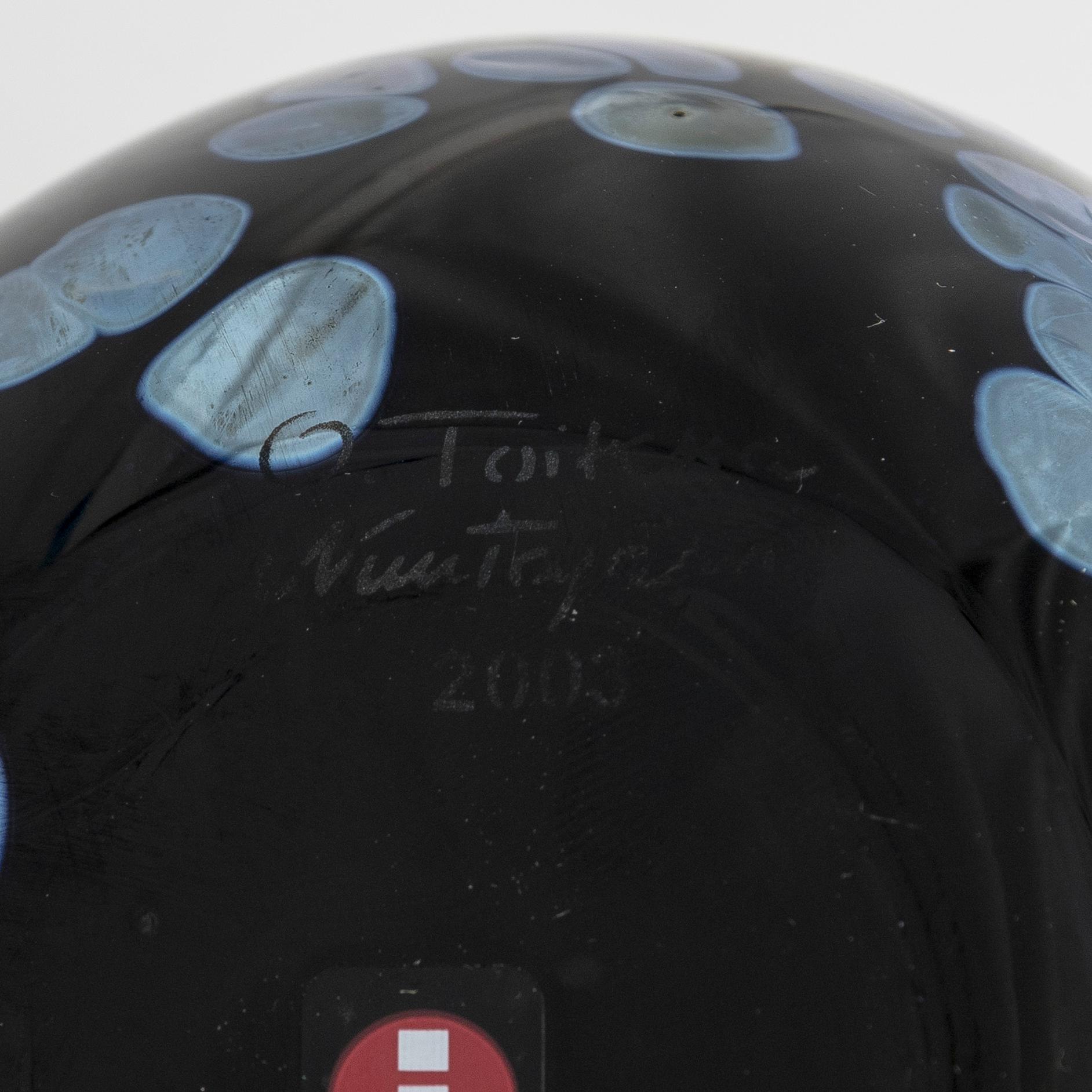 Oiva Toikka, an annual bird 2003, signed O. Toikka Nuutajärvi 2003.