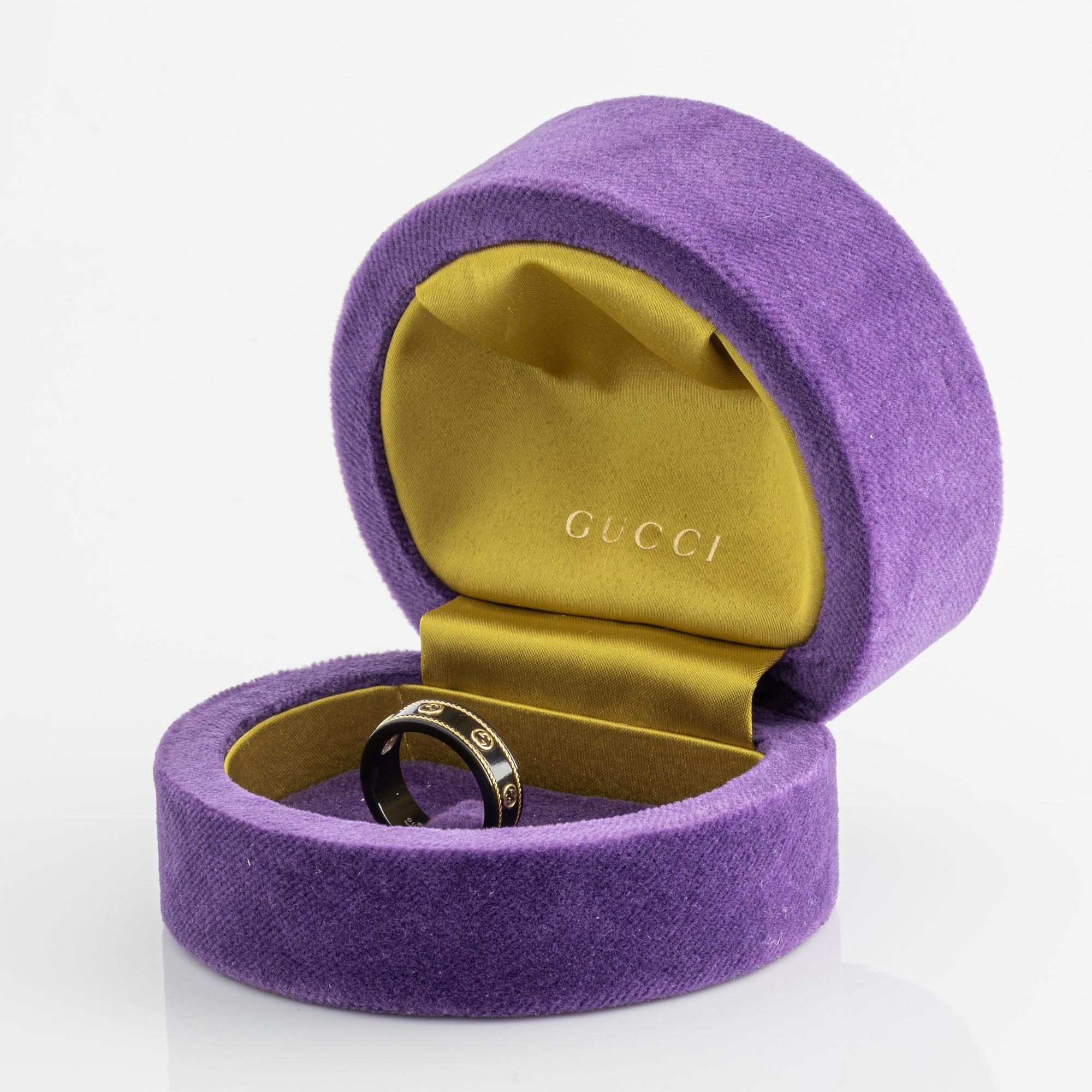 Gucci, ring, "Icon", black decor with gold ornamentation.