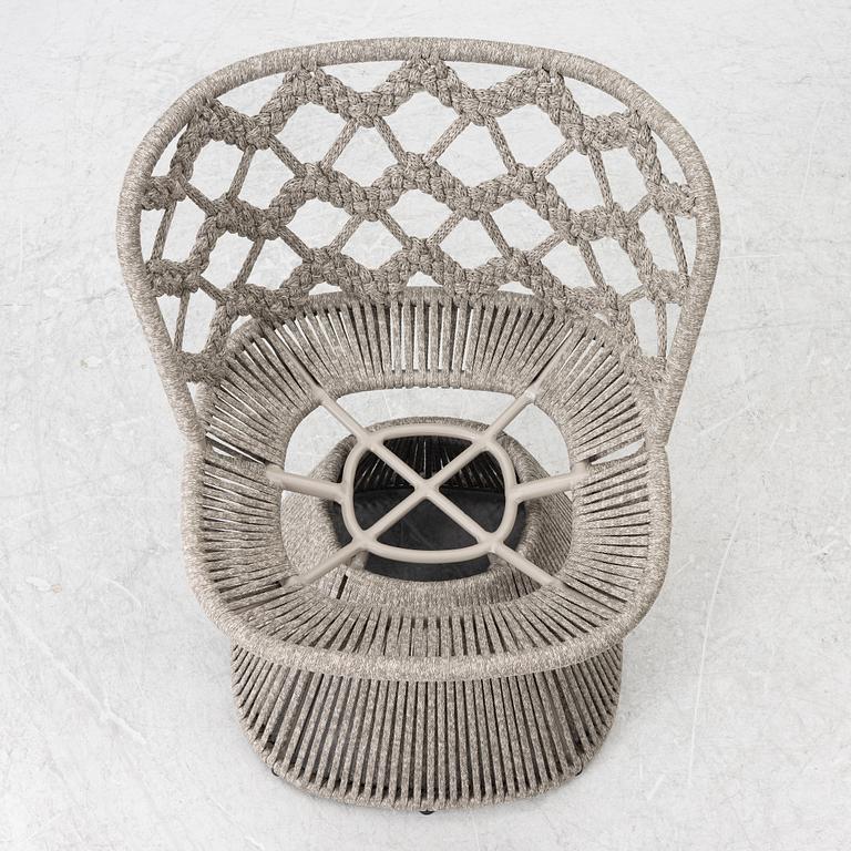 Monica Armani, six outdoor 'Flair O' ' B&B Italia.