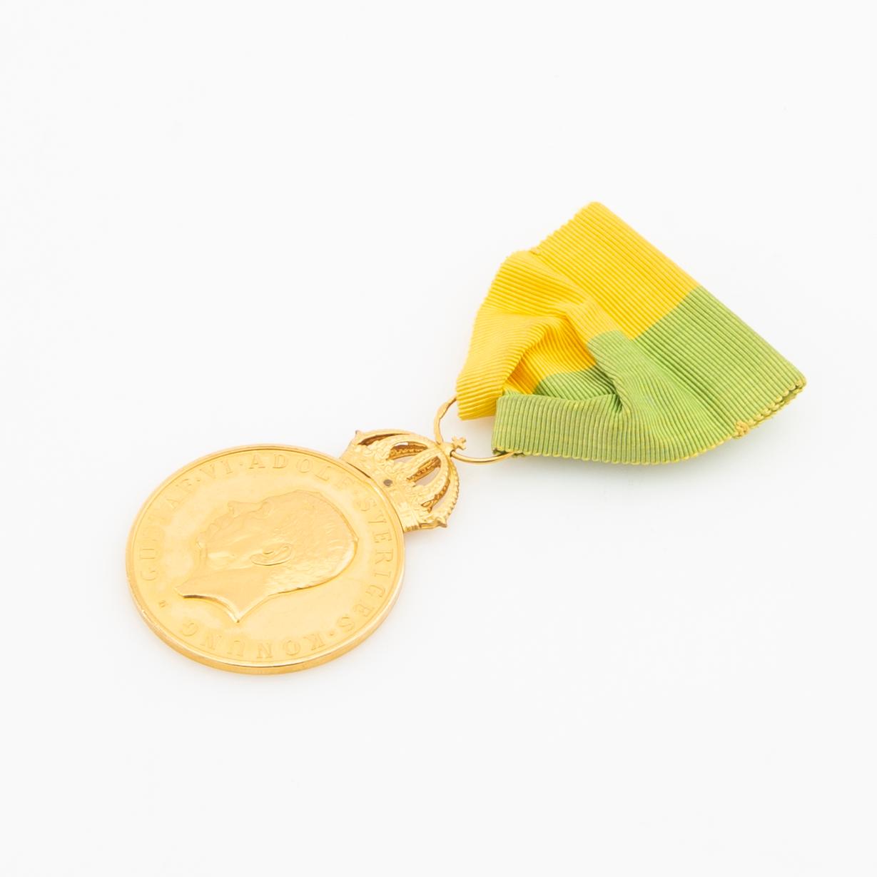 Gustav VI Adolf, medal in gold, Royal Patriotic Society, with case, 1955.