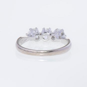 RING, 18K vitguld, briljantslipade diamanter. Westerback 1981. Vikt ca 2,8 g.