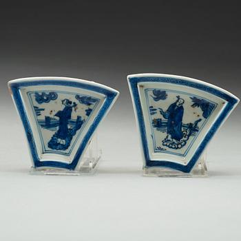 Two blue and white cabaret parts, Qing dynasty, Kangxi (1662-1722).
