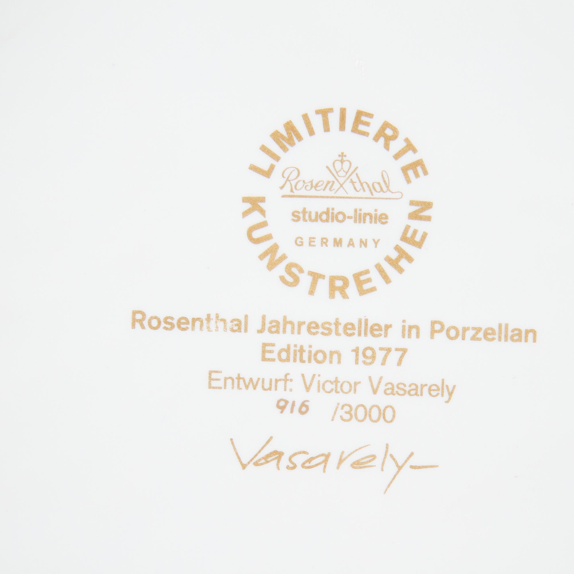 VICTOR VASARELY, a porcelian dish for Rosenthal, signd and numbered 916/3000.