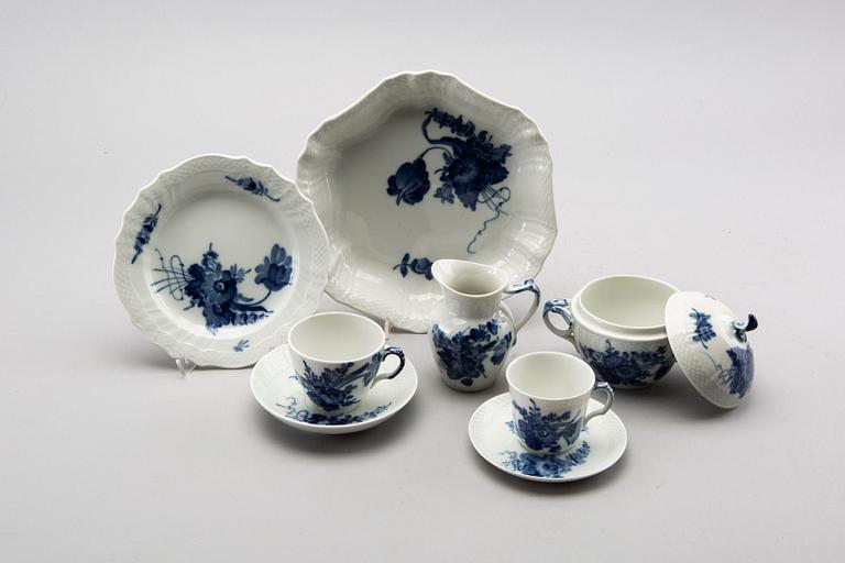 An 86 pcs Blå Blomst Royal Copenhagen porcelain dinner service, later part of the 20th century.