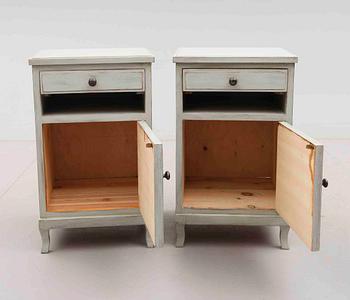 SÄNGBORD, ett par, 1900-talets första hälft.