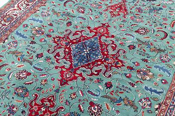 Matta, Oriental ca 285 x 185 cm.
