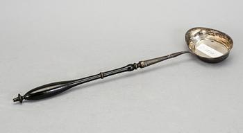 SOPPSLEV samt 5st SKEDAR, silver, bland annat Gustaf Åberg, Jönköping, 1800. Skedarnas vikt ca 274g.