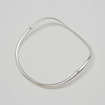 Vivianna Torun Bülow-Hübe, a sterling set of a necklace, a bangle and a ring, by Georg Jensen, Copenhagen.