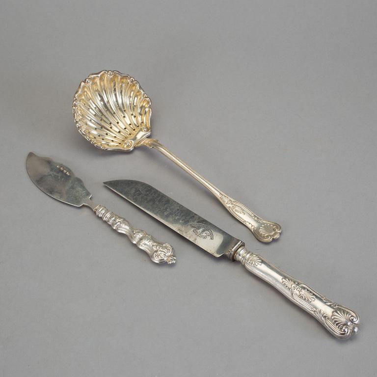 BESTICKSERVIS, silver, 56 delar av olika modeller. Bl a Möllenborg, Stockholm, 1896. Vikt ca 2 080 gram.