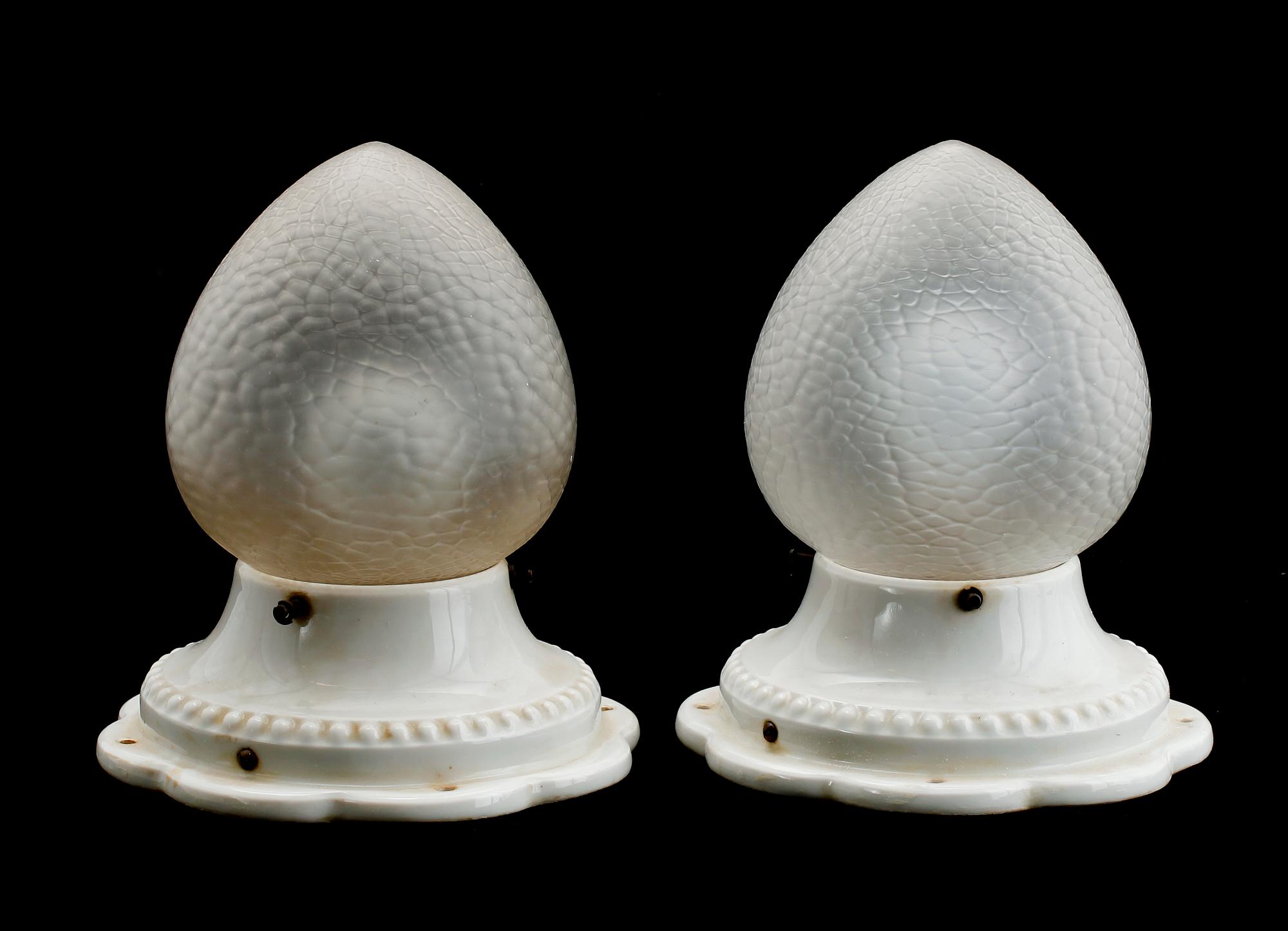 TAKLAMPOR, 2 st, 1900-talets första hälft.