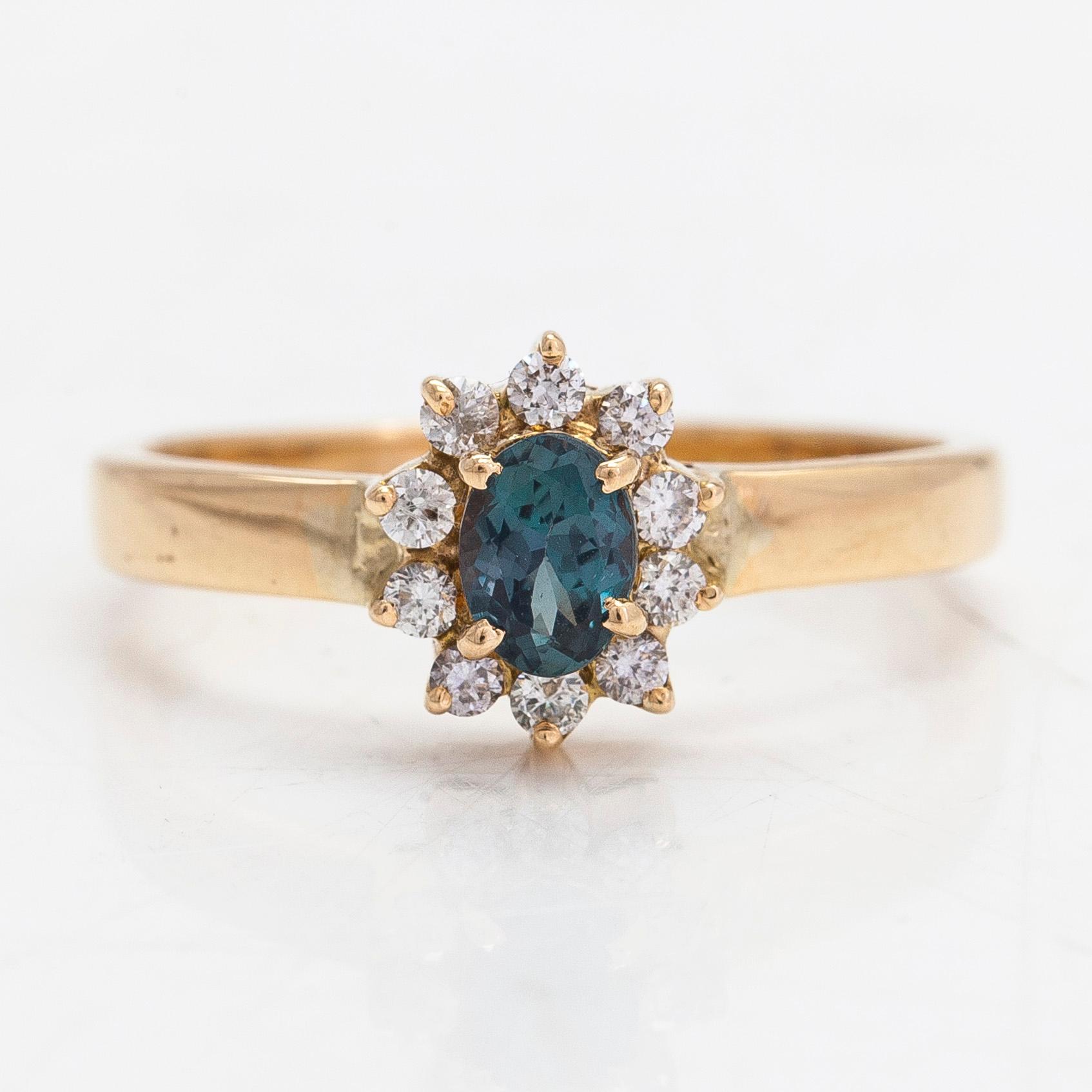 Ring, 18K guld, alexandrit och diamanter ca 0.20 ct tot.