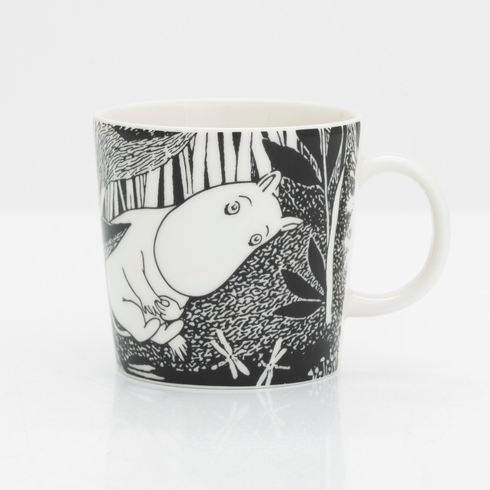 Muminmugg, "Mumintrollet dagdrömmer", porslin, Moomin Characters, Arabia 2005.