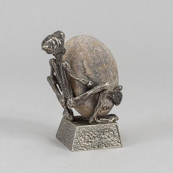 HENRY GUSTAFSSON, skulptur, "Lyftet", tenn och sten, Vimmerby, signerad, 1998.