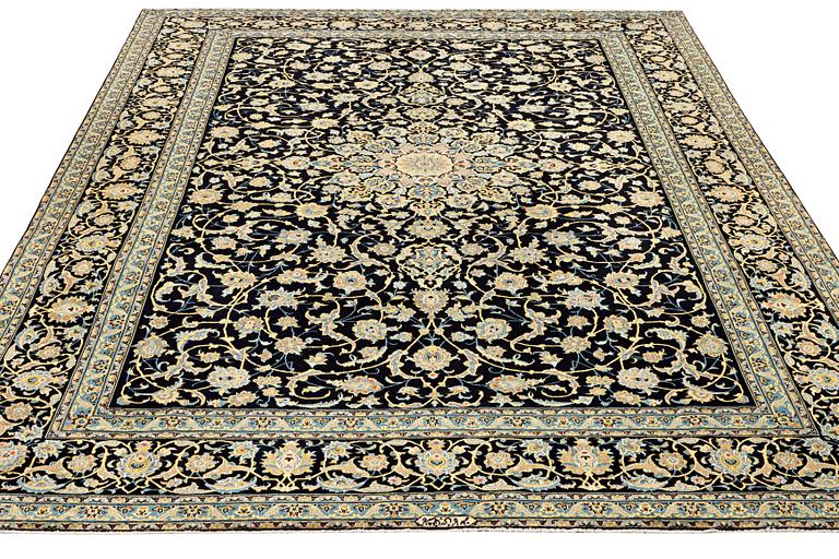 A Kashan carpet, a. 381 x 292 cm.
