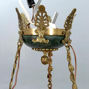 Taklampa empire-stil 1900-talets mitt.