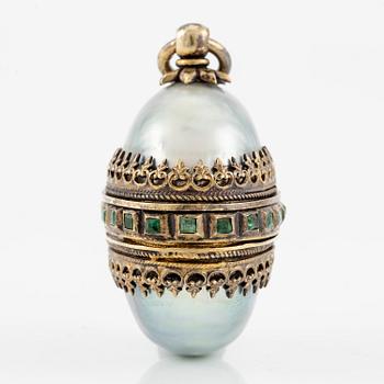 An Austrian-Hungarian pendant, parcel-gilt 750/1000 silver, emeralds and mother of pearl, Pest 1867-1922.