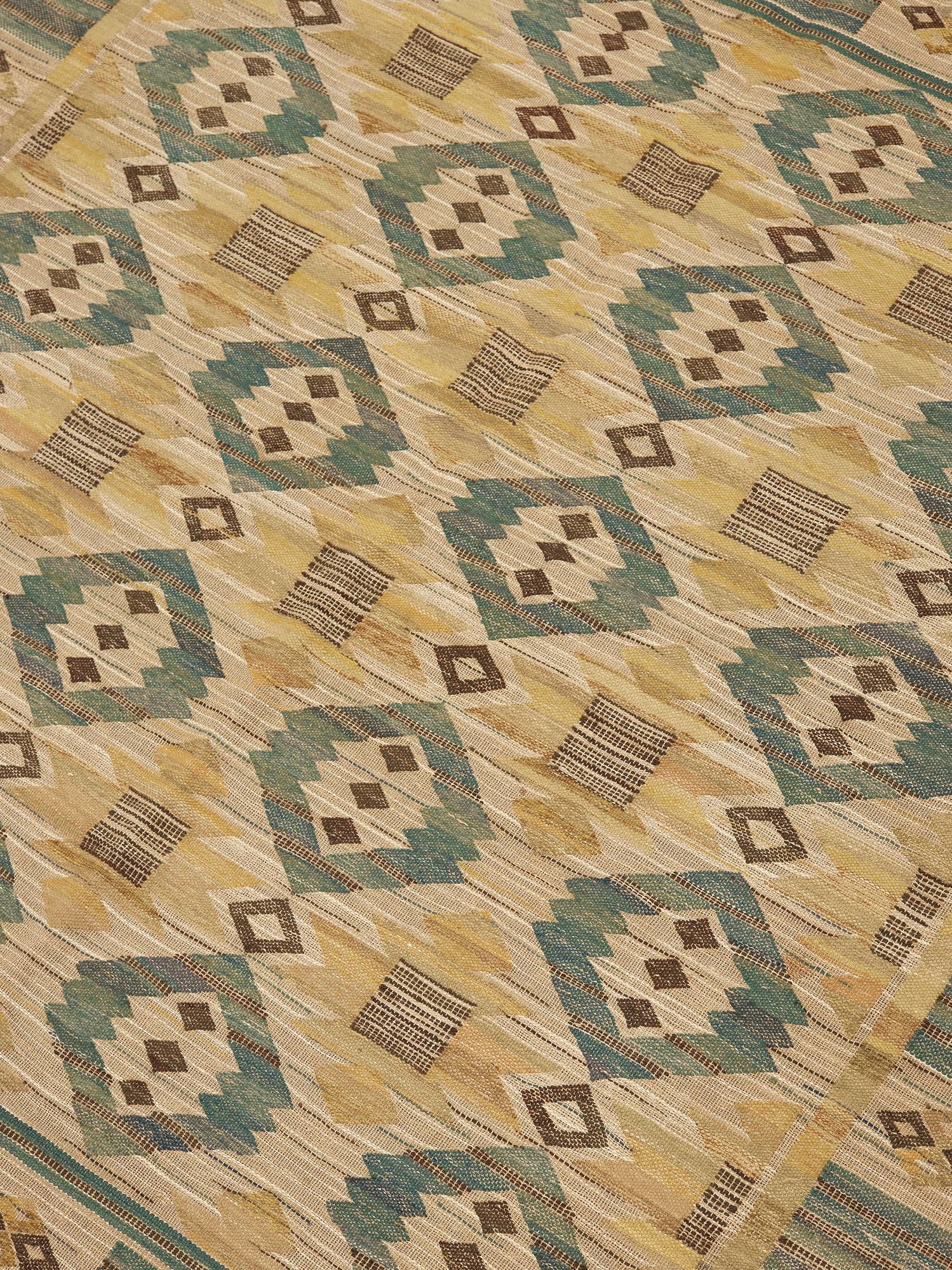 Märta Måås-Fjetterström, A TEXTILE. "Grönt på linne". Flat weave. 135,5 x 131,5 cm. Signed MMF.