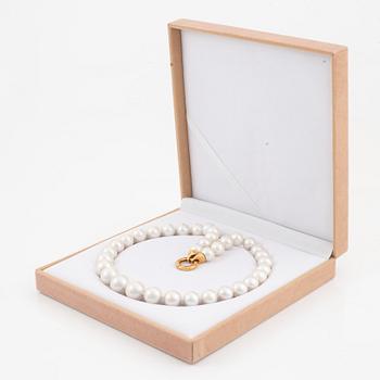 Necklace, with cultured South Sea pearls, clasp 18K gold.