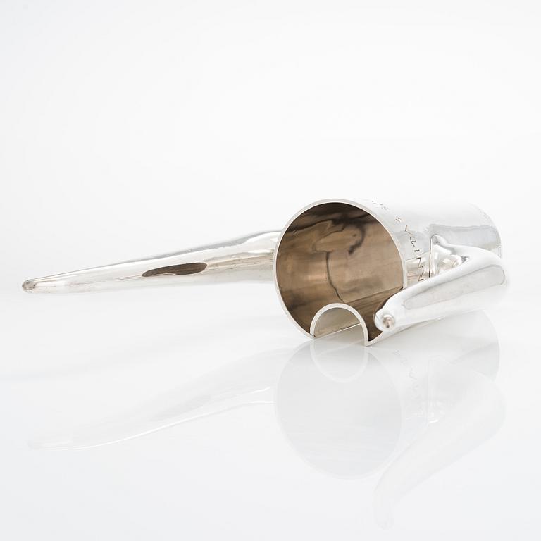 Ilmari Tapiovaara / Hannes Niemi, "Minotaurus", dryckeskanna, silver, Helsingfors 1964.