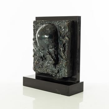 Gudmar Olovson, relief/skulptur. Signerad. Numrerad. Gjutarstämpel. Brons, total höjd 29 cm, längd 24 cm.