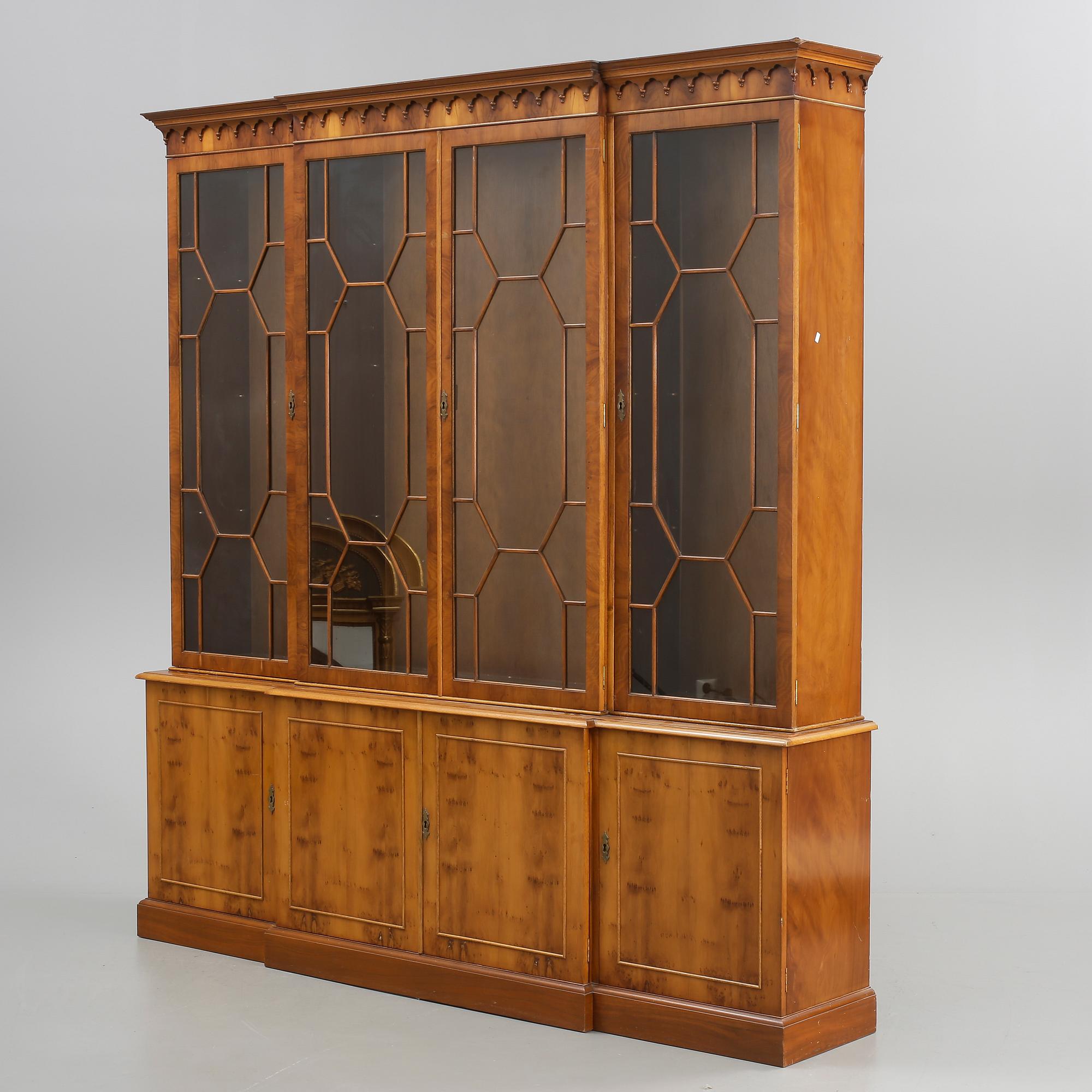 BOKSKÅP, England, 1900-talets första hälft.