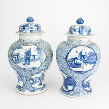 A pair of blue and white porcelain Kangxi style late Qing urns.