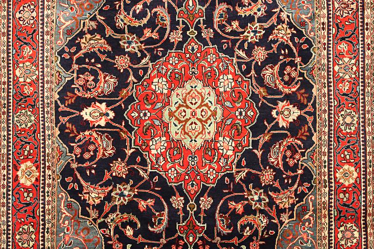 Matta, Najafabad, ca. 333 x 218 cm.