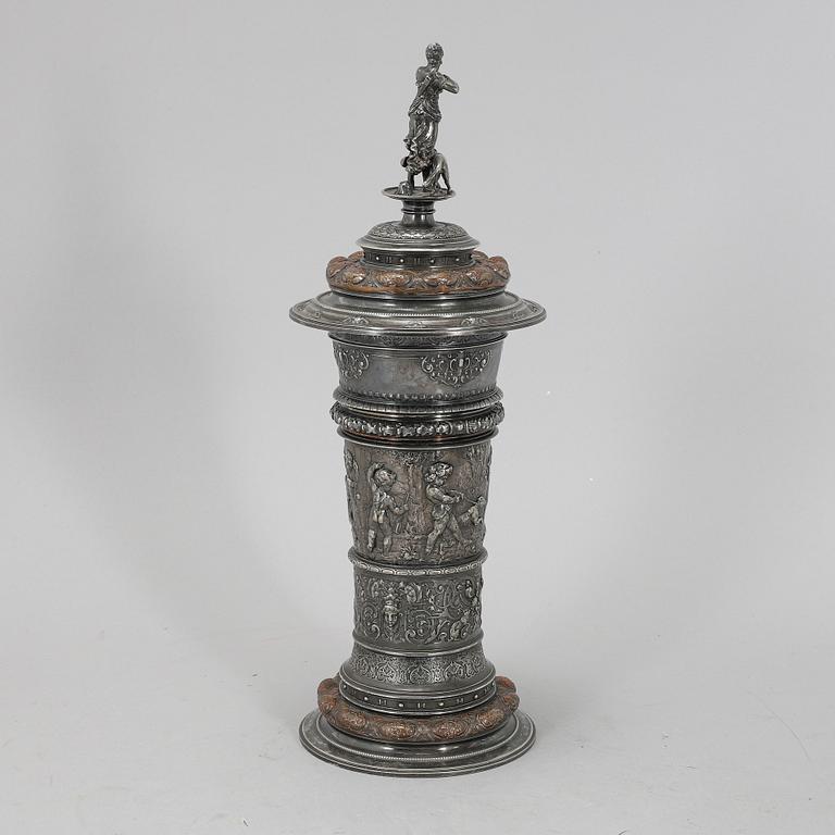 A silver plated cup with lid, WMFB (Würtembergische Metallwarenfabrik), late 19th century.