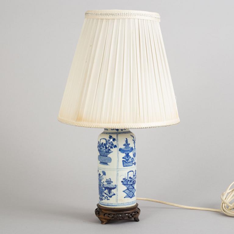 A blue and white vase mounted as a lamp, Qing dynasty, Kangxi (1662-1722).