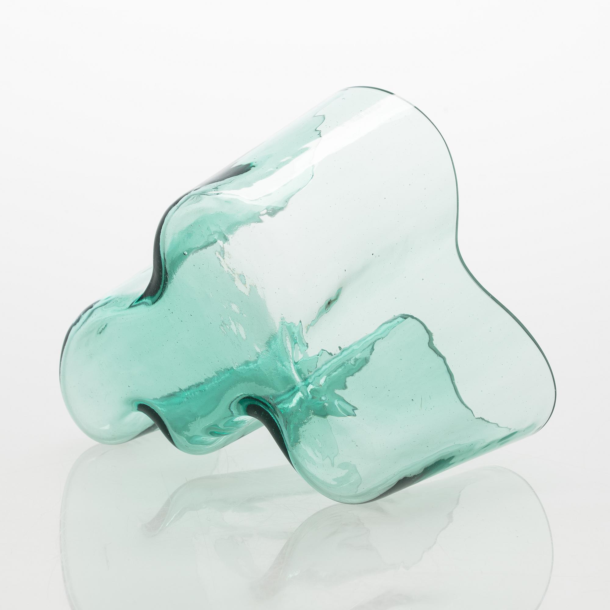 Alvar Aalto, A '9750' vase Karhula Glassworks in production 1937-1949.