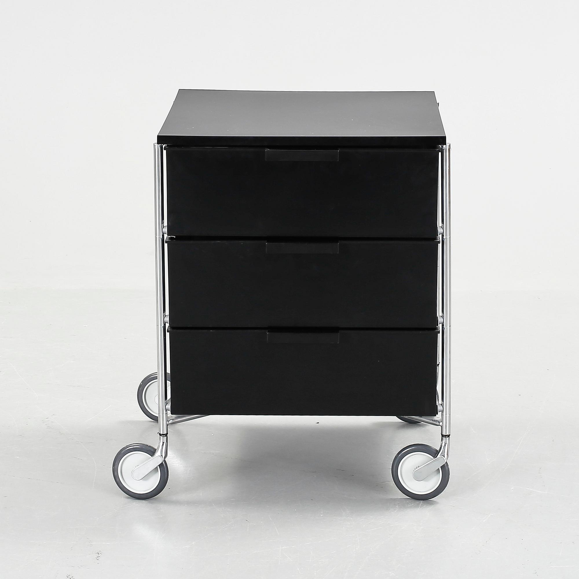 SIDOBORD, Antonio Citterio för Kartell 1990-tal.