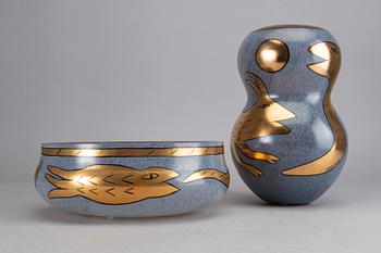 AN ULRICA HYDMAN-VALLIEN VASE AND BOWL, glass, signed Kosta Boda artist collection.
