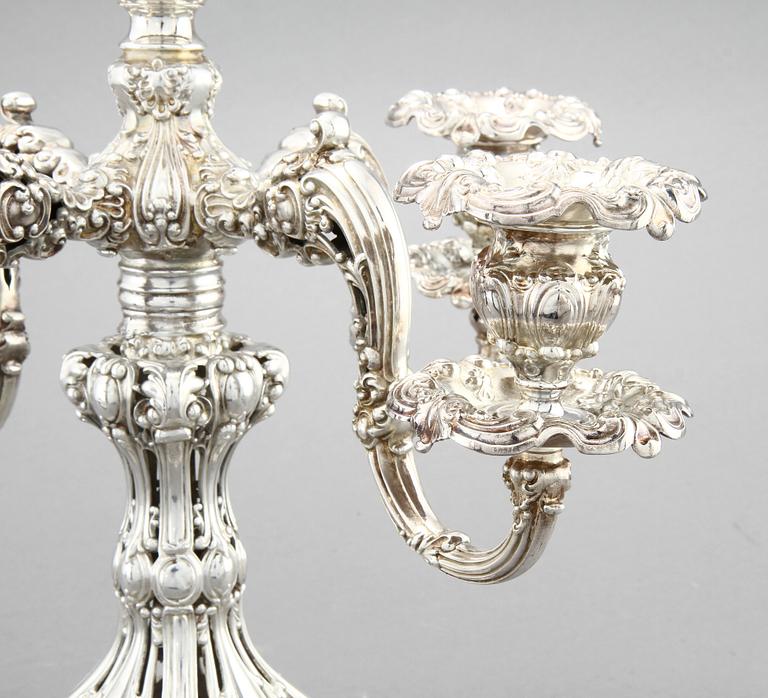 KANDELABER, låghaltigt silver, 1900-tal. Vikt ca 3000 gram.