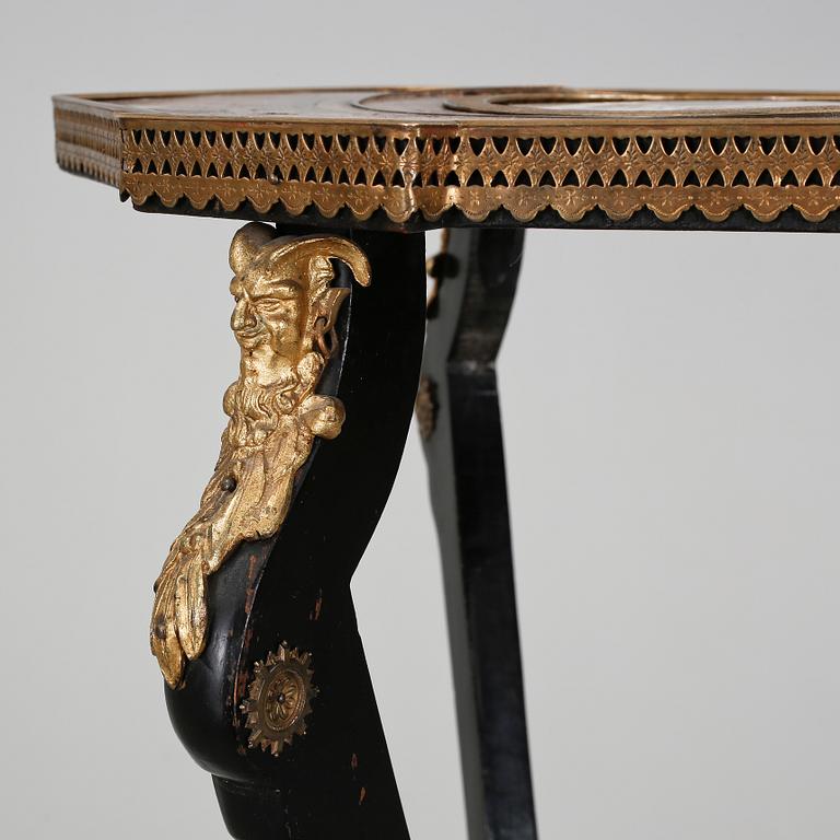 BORD, Ny-Louis seize, Frankrike, 1800-talets andra hälft.