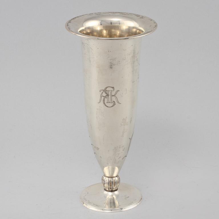 VAS, silver, importstämplar, 1900-talets första hälft. Vikt 280 g.