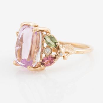Ring, Mandelstam 18K gold with kunzite, tourmalines, and brilliant-cut diamonds.