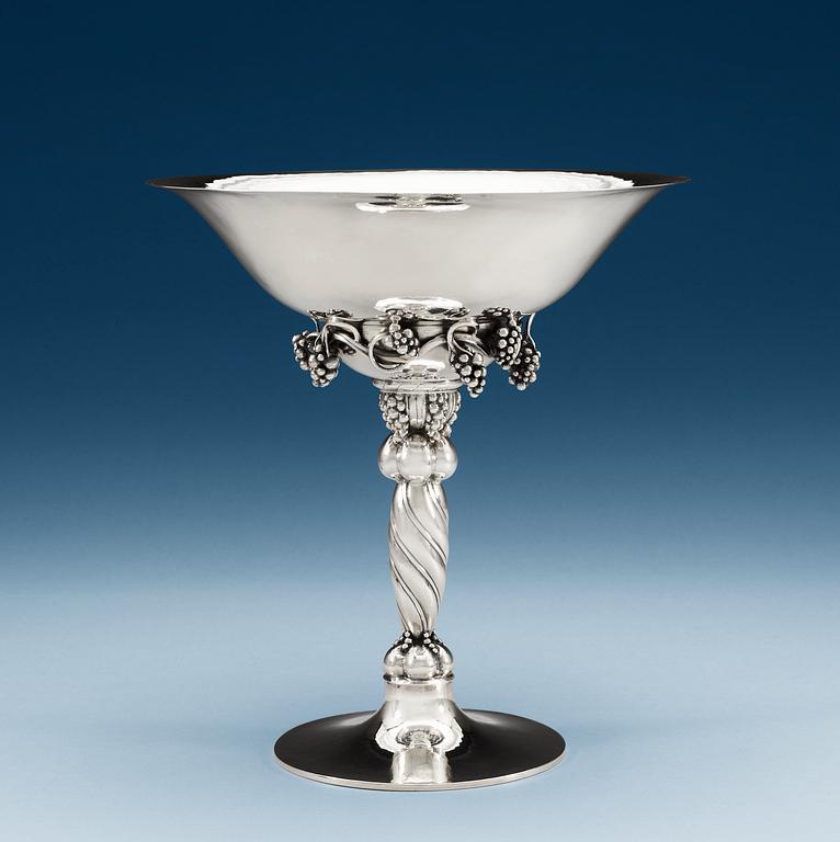 A Georg Jensen 830/1000 silver centre piece, Copenhagen, designed and executed in 1918.