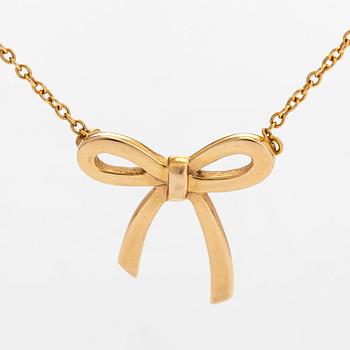Tiffany & Co, an 18K necklace with a bow pendant.