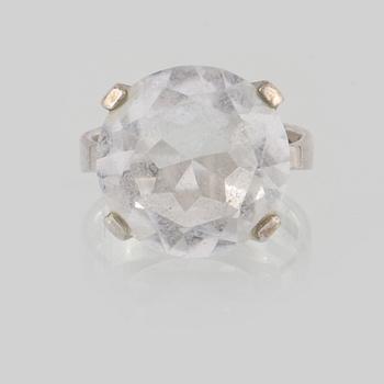 RING, silver med fasettslipad bergkristall, H Svedbom, Vetlanda 1971. Vikt 5,8 gram.